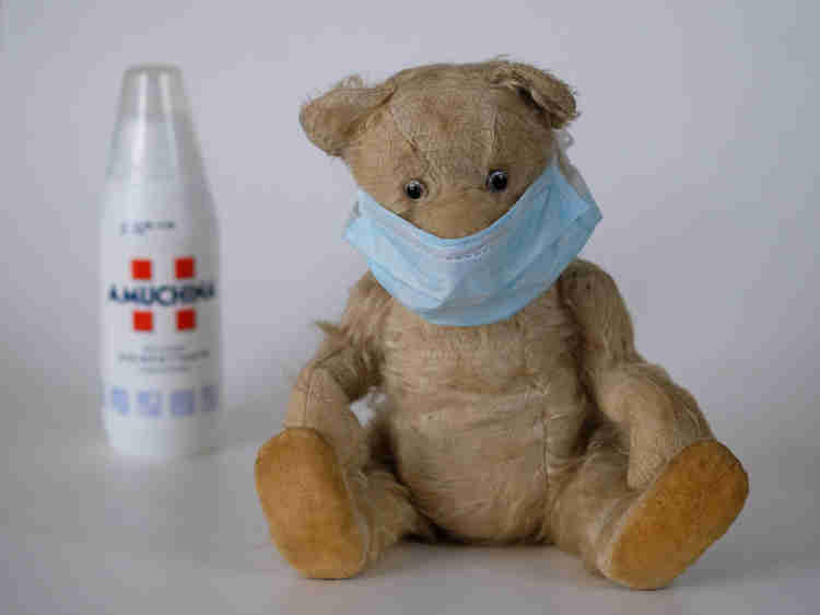 Teddy-bear-with-Clinical-mask